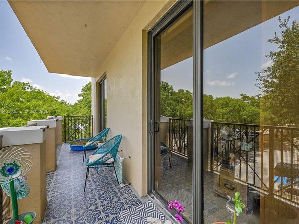 8440 SW 8th St 306A, Miami FL 33144