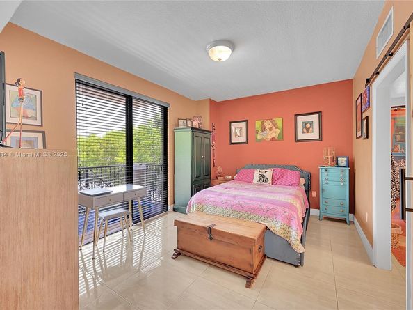 8440 SW 8th St 306A, Miami FL 33144