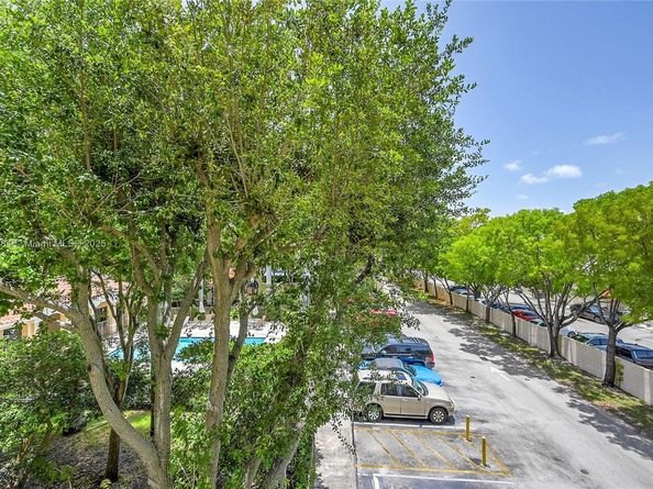 8440 SW 8th St 306A, Miami FL 33144