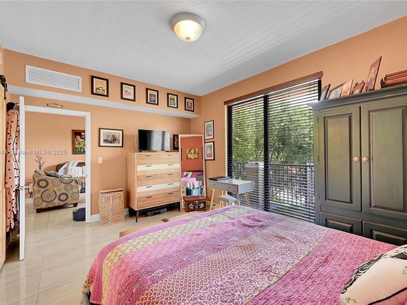 8440 SW 8th St 306A, Miami FL 33144