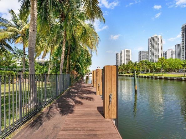 413 Holiday, Hallandale Beach FL 33009