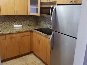 9682 Fontainebleau Blvd 202, Miami FL 33172