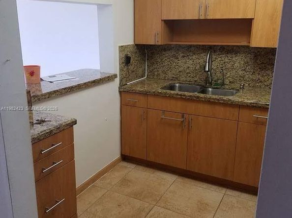 9682 Fontainebleau Blvd 202, Miami FL 33172