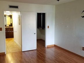 9682 Fontainebleau Blvd 202, Miami FL 33172