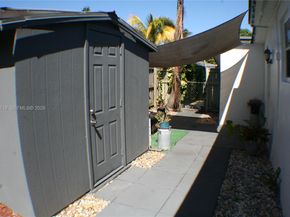 6532 Mayo St, Hollywood FL 33023