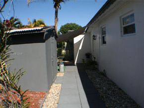 6532 Mayo St, Hollywood FL 33023