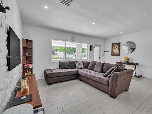 1020 SW 4th Ave, Fort Lauderdale FL 33315