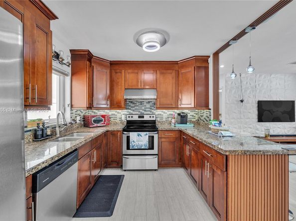 1020 SW 4th Ave, Fort Lauderdale FL 33315