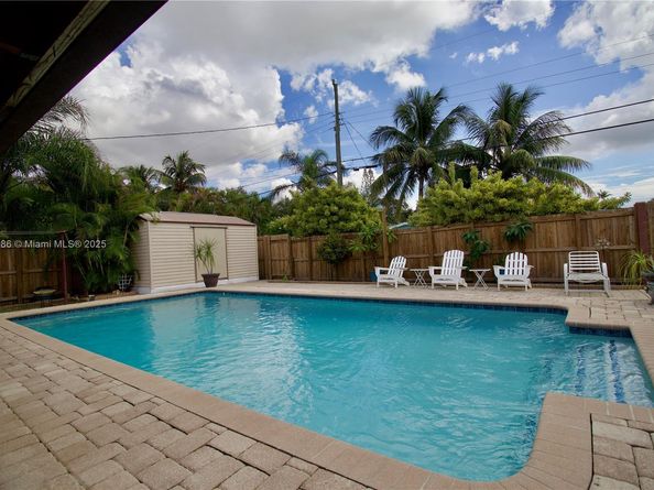 1007 N Golf Dr, Hollywood FL 33021