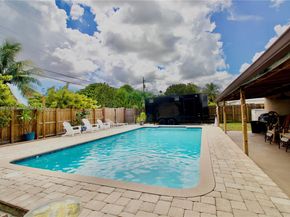 1007 N Golf Dr, Hollywood FL 33021