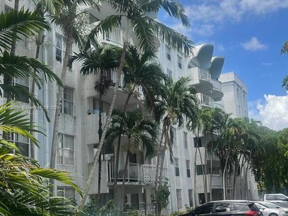 494 NW 165th St Rd C303, Miami FL 33169