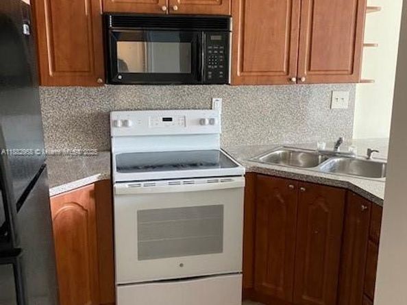 494 NW 165th St Rd C303, Miami FL 33169