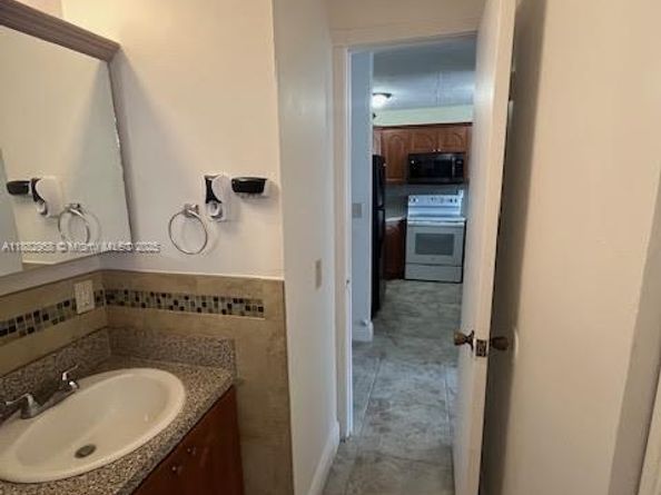 494 NW 165th St Rd C303, Miami FL 33169
