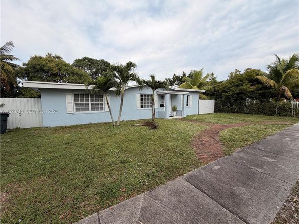 545 NW 136 St, North Miami FL 33168