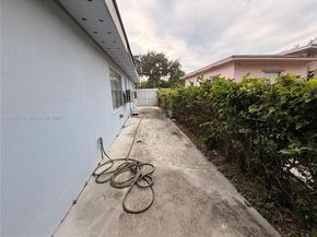 545 NW 136 St, North Miami FL 33168