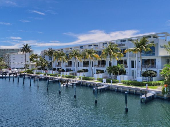 2725 NE 1st St, Pompano Beach FL 33062