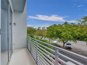 2725 NE 1st St, Pompano Beach FL 33062