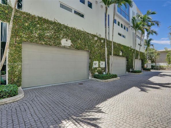 2725 NE 1st St, Pompano Beach FL 33062