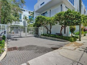 2725 NE 1st St, Pompano Beach FL 33062
