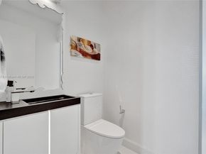 2725 NE 1st St, Pompano Beach FL 33062