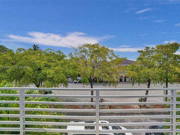 2725 NE 1st St, Pompano Beach FL 33062