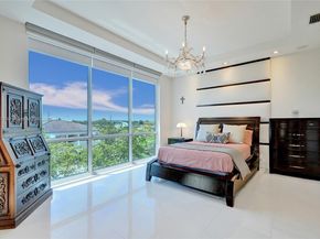 2725 NE 1st St, Pompano Beach FL 33062