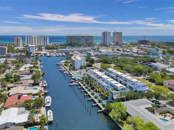 2725 NE 1st St, Pompano Beach FL 33062