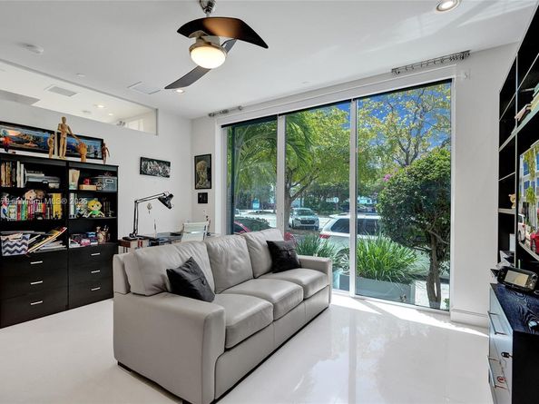 2725 NE 1st St, Pompano Beach FL 33062