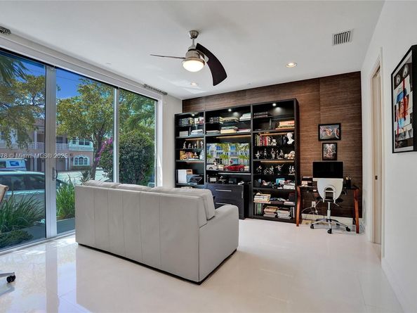 2725 NE 1st St, Pompano Beach FL 33062