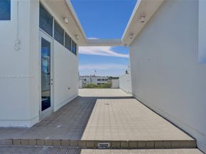 2725 NE 1st St, Pompano Beach FL 33062