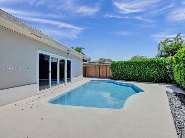 2031 NE 62nd St, Fort Lauderdale FL 33308