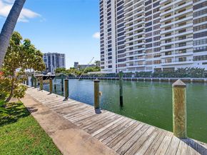 2619 S Parkview Dr, Hallandale Beach FL 33009
