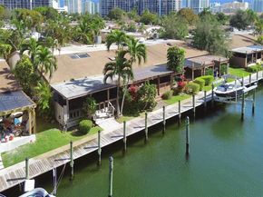2619 S Parkview Dr, Hallandale Beach FL 33009
