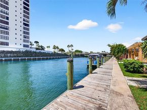 2619 S Parkview Dr, Hallandale Beach FL 33009