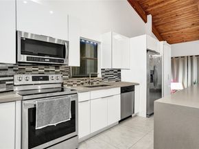 2619 S Parkview Dr, Hallandale Beach FL 33009