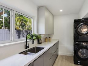 3056 NE 14th Ave, Oakland Park FL 33334