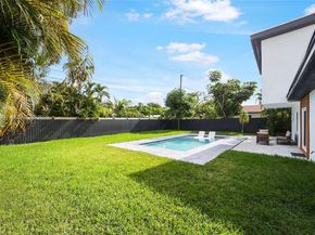 3056 NE 14th Ave, Oakland Park FL 33334