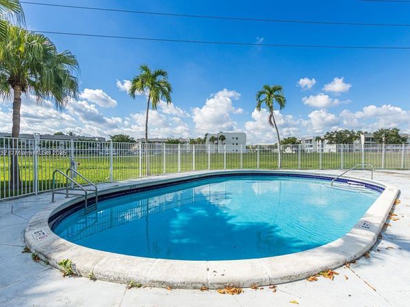 3100 N Pine Island Rd 310, Sunrise FL 33351