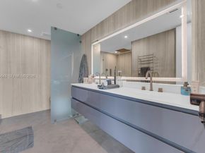 888 Biscayne Blvd 2409, Miami FL 33132