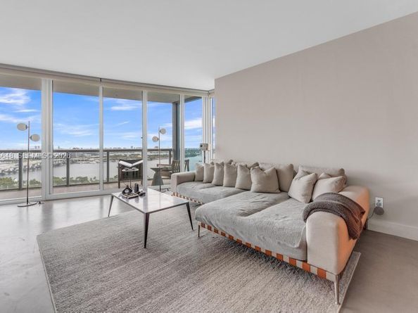 888 Biscayne Blvd 2409, Miami FL 33132