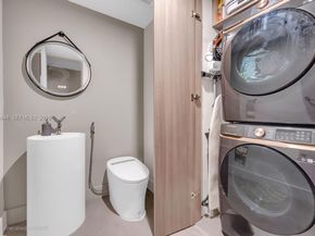 888 Biscayne Blvd 2409, Miami FL 33132