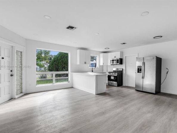 6831 Greene St, Hollywood FL 33024