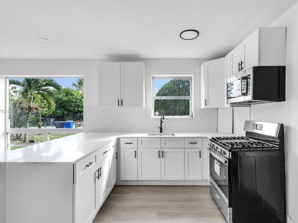 6831 Greene St, Hollywood FL 33024