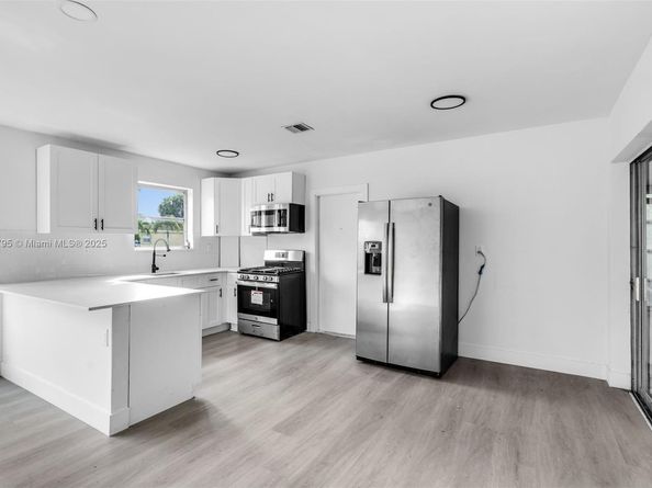 6831 Greene St, Hollywood FL 33024