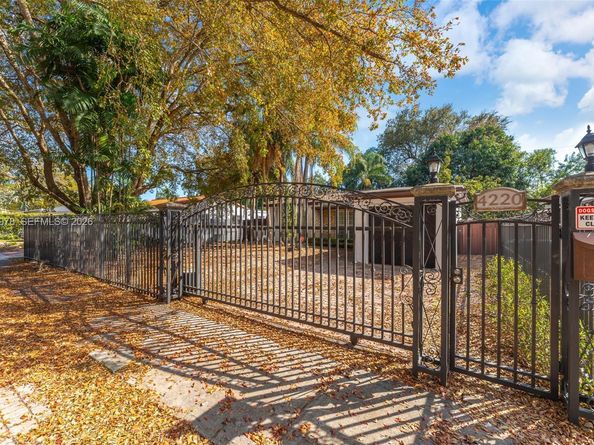 4220 SW 13th St, Miami FL 33134