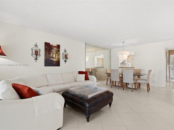 24 Abbey Ln 201, Delray Beach FL 33446