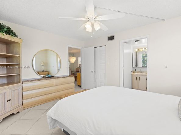 24 Abbey Ln 201, Delray Beach FL 33446