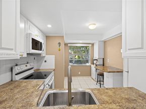 24 Abbey Ln 201, Delray Beach FL 33446