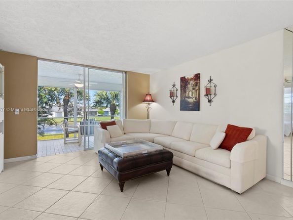 24 Abbey Ln 201, Delray Beach FL 33446