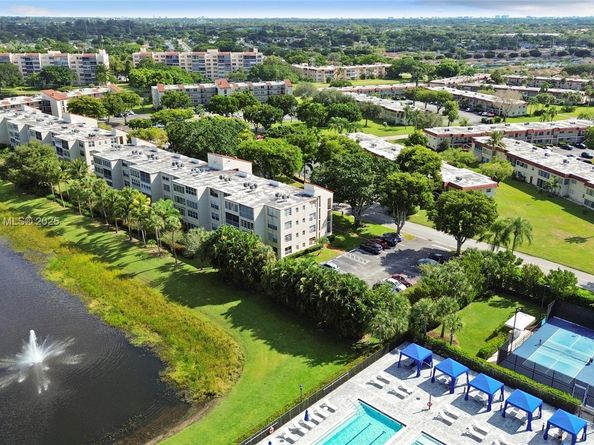 24 Abbey Ln 201, Delray Beach FL 33446